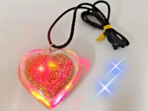 LED blinkendes Gold Herz Halskette beleuchtet blinkend funkelnd Valentinstag Anhänger USA - Bild 1 von 4