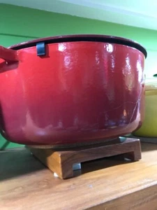 Le Creuset Signature Round Dutch Oven New Never been Used!! - Picture 1 of 3