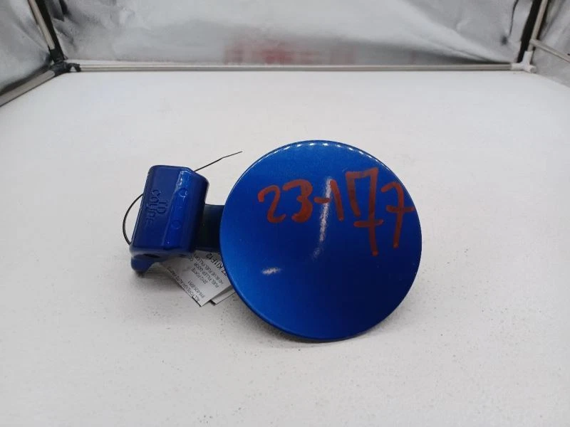 Дверца топливного бака 2012 Kia Forte синяя от оригинального производителя  - Изображение 1 из 4