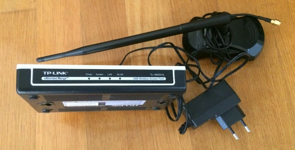 TP- LINK TL-WA501G 54 Mbps Wireless G Access Point with separate antenna - Image 1 of 4