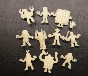 Kaiju Big Battel Battle Kaikeshi PVC Mini Figure Set - Part 1 Glow In The Dark - Picture 1 of 3