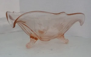 Rosa Depression Glas Obstschale/Bonboniere auf 3 Füßen mit geätzten Blumen - Bild 1 von 6