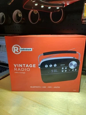 Radioshack Vintage AM FM Radio With Bluetooth MP3 Player - Image 1 of 4
