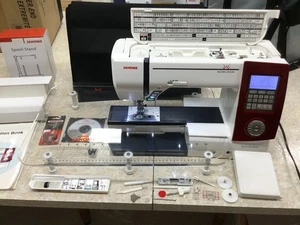 Janome MC 7700QCP Computerized Sewing Machine w Accessories & Manual - Picture 1 of 11