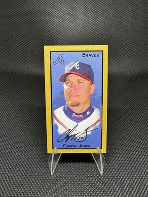 2025 Topps T205 - Chipper Jones Gold Leaf Foil SP (Print Run ~25) - Image 1 of 2