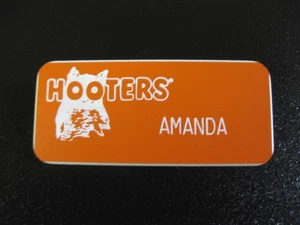 AMANDA * Hooters Uniform Kellnerin NAMENSSCHILD ETIKETT! - Bild 1 von 2