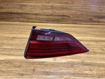 2017-2020 奥迪 A3 后右内尾灯 8V5945076B 原始设备制造商 * 注 * — 第 1/4 张图片