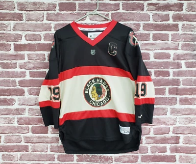 🔥 Camiseta deportiva estilo clásico de invierno Jonathan Toews de los Chicago Blackhawks #19 para niños L XL Foto 1 de 4