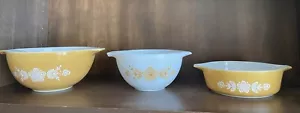 Vintage Pyrex Schmetterling Gold Schüsseln - 3er Set Aschenputtel Rührschüsseln - Bild 1 von 8