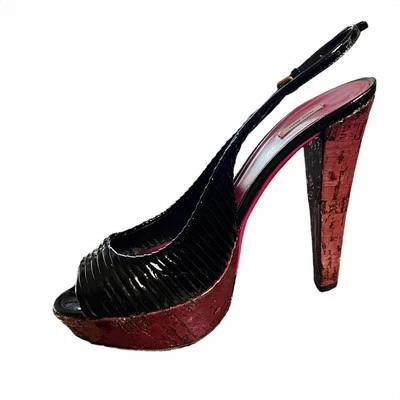 Sandalias MIU MIU charol negro punta abierta honda plataforma trasera Italia 38,5 Foto 1 de 4