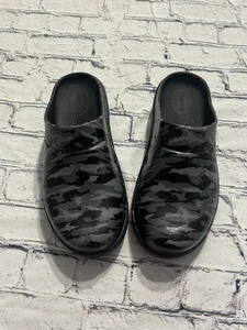 Oofos OoCloog Limited Camo Clogs Size Women’s 8/EURO 39 - Picture 1 of 11