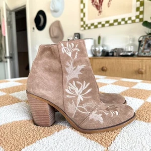 LUCKY BRAND TAN BROWN SUEDE BOOTIES HEELS WOMENS BOHO 8 - Picture 1 of 6