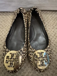 Tory Burch Ballerinas mit Tiermotiv und goldenem Emblem. Größe 8,5. Neu ohne Karton - Bild 1 von 6