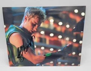 JUSTIN HARTLEY GREEN ARROW SMALLVILE SIGNED 8X10 PHOTO COA - Picture 1 of 3