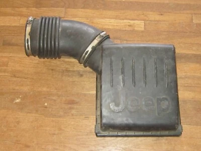 Jeep Grand Cherokee--AIr Cleaner Lid and Air Duct---1999 Thru 2004 - Image 1 of 2