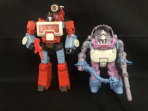 Perceptor Autobot Gnaw Sharkticon Transformers 86 Hasbro Studio Series #11 & #08 Cover
