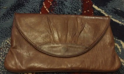 Bolso sin asas Lauren Merkin de cuero marrón Foto 1 de 4