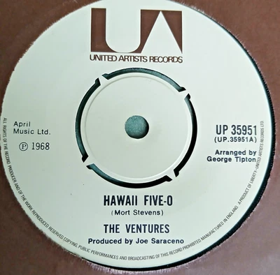 The Ventures   :   Hawaii  Five -  O    -   UK   United Artists   -  60's Foto 1 de 2