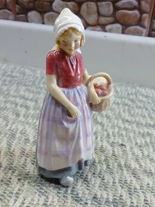 Figurina Vintage Royal Doulton IVY Ragazza "Riparata" Bone China Rd. N. 764557 - Foto 1 di 10