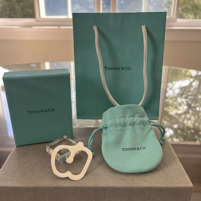 Segnalibro design Tiffany And Co Apple di Elsa Peretti con scatola, sacchetto e sacchetto - Immagine 1 di 4