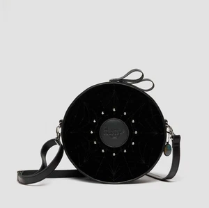 Mochila redonda Dr Martens x WEDNESY en cuero negro - Imagen 1 de 10