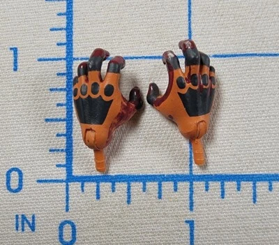 Piezas de forraje de manos de garra masculina DC Essentials escala 7" 1/10 inagotables Deathstroke Foto 1 de 4