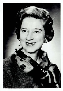 1966 Press Photo Writer Marguerite Henry poses for portrait - Picture 1 of 2