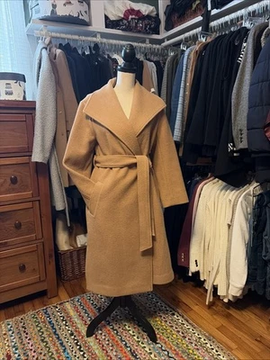 Abrigo cárdigan de felpa Club Monaco usado en excelente estado en camel, talla XS, ¡Ret $479! Foto 1 de 4