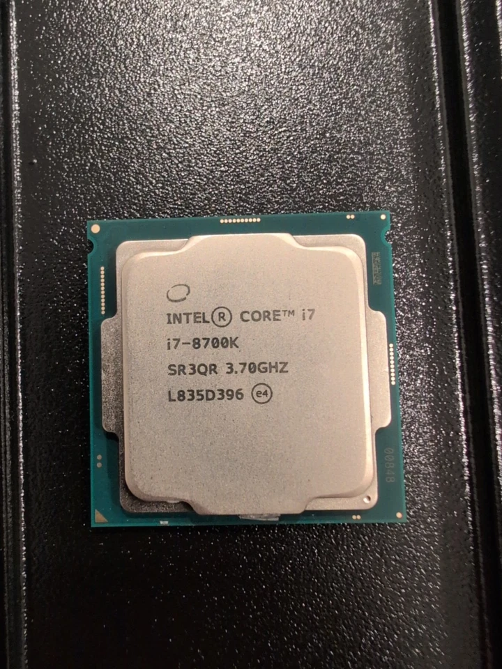 Procesador Intel Core i7-8700K (3,7 GHz, 6 núcleos, LGA 1151) - SR3QR Foto 1 de 2