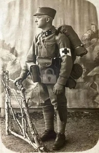 Primera Guerra Mundial Austria Hungría Ejército KuK Cuerpo Médico Armado Médico RPPC Foto Postal COPIA - Imagen 1 de 2