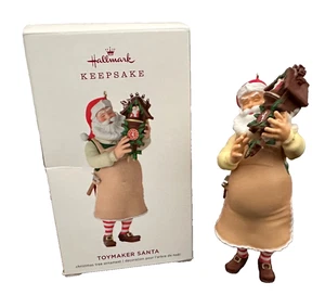 Hallmark 2019 TOYMAKER SANTA ~Sammler Andenken Ornament~Kuckuckuhr~Rentier - Bild 1 von 10