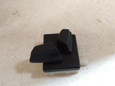 BMW E61 5 PASSENGER (N/S) FRONT SEAT ADJUSTMENT CONTROL 6958525. - Image 1 of 4