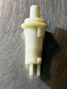 Interruptor de luz trasera para Ford Mustang 87-93 botón de escotilla abierta luz encendida OEM - Imagen 1 de 4