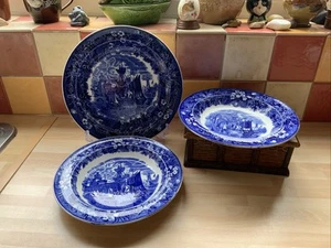 Plato de postre Wedgwood Ferrara 9” + 2 tazones de sopa con borde de 8 1/4” - Imagen 1 de 13