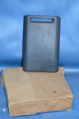 NOS 1992-95 Oldsmobile Achieva Floor Console Rear Cup Holder Door GM 22568640 OE - Image 1 of 4