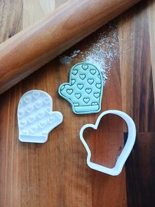 Mitten Cookie Cutter Heart Embossing Stamp Cookie Fondant Pastry Xmas Christmas - Picture 1 of 5