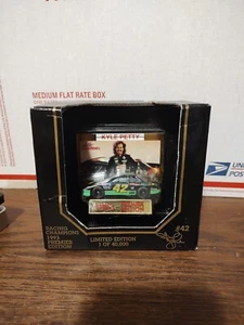 Nuovo con scatola 1993 Racing Champions 1:64 Premier Edition NASCAR Diecast #42 Kyle Petty - Foto 1 di 5