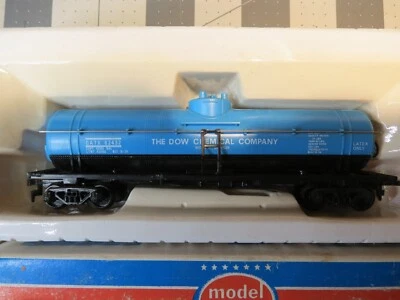 HO - Model Power 8030 - Single Dome Tank Car, Dow Chemical     NIB - Image 1 of 2