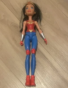 2015 Mattel Wonder Woman Jointed DC Comics Superhelden Mädchen 12 Zoll Goth Puppe - Bild 1 von 3