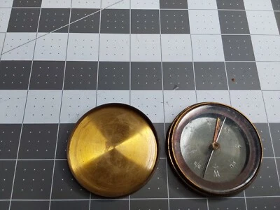 Parafuso de latão na parte superior feito na França bússola francesa - Imagem 1 de 4