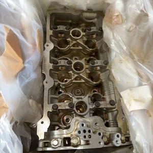 2001-2005 Nissan Pathfinder Engine Cylinder Head 11040-4W015 - Picture 1 of 3