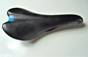 Winora Sportride Sattel Made by VELO schwarz blau Dekor orginal WINORA KULT - Bild 1 von 5
