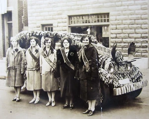 Vintage Moose Lodge Women Parade Photo (7" X 9") Car Heart Sashes 1920-30s - Picture 1 of 6