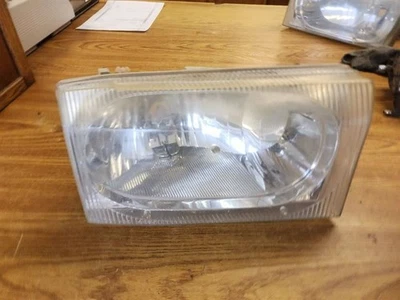 Passenger Right Headlight Fits 01-04 EXCURSION 402993 - Image 1 of 4