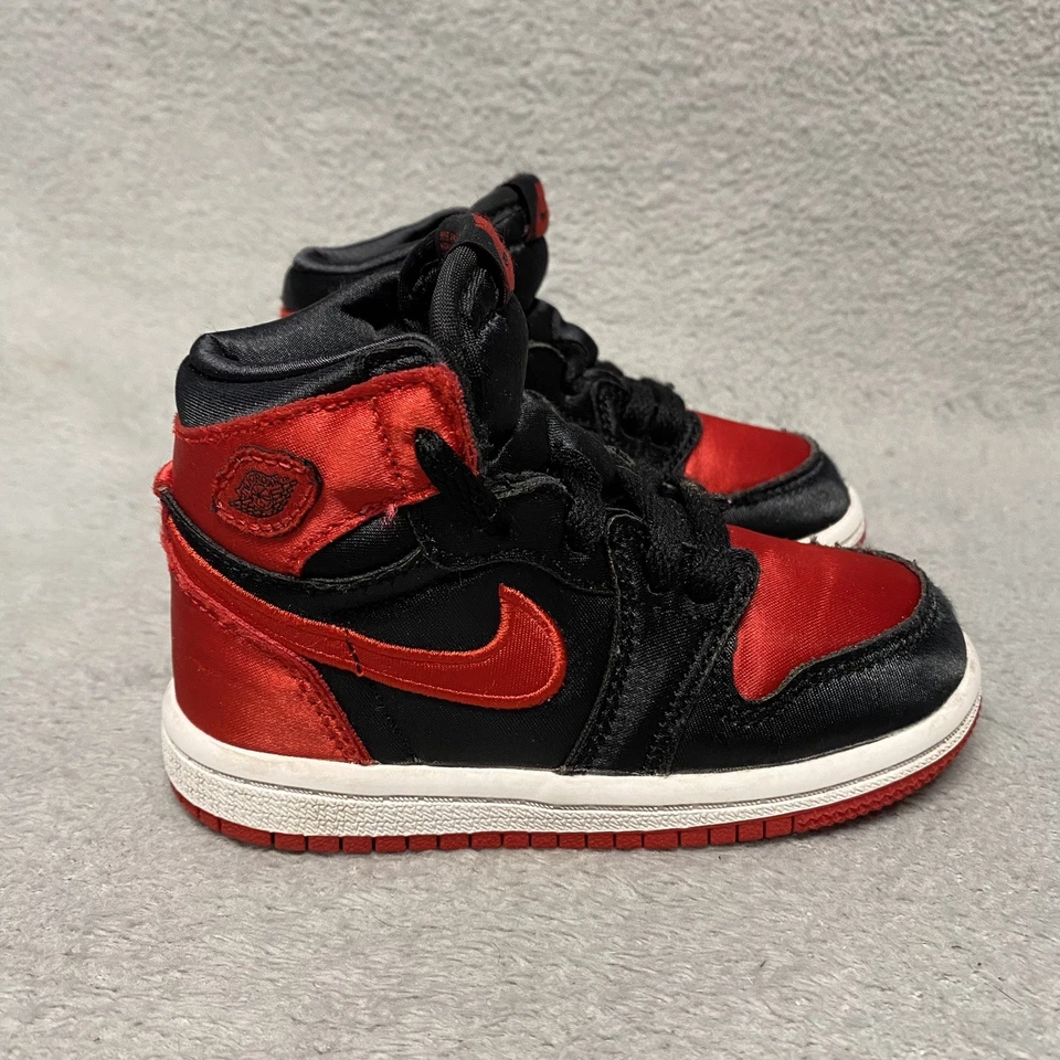Jordan 1 Retro Alto OG TD Niño Pequeño 7C Criado Satinado Leer Sin Plantilla Foto 1 de 4