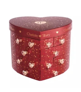 Charlotte Tilbury CHARLOTTE'S BEAUTY TREASURE COFRE OF LOVE 2024 Calendario de Adviento - Imagen 1 de 5