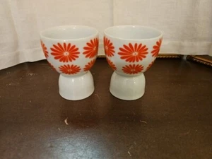 Vintage DOUBLE EGG CUP White With Orange Daisies unbranded Set Of 2 - Picture 1 of 5
