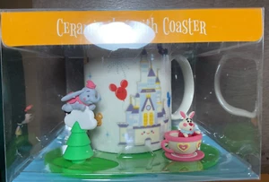 Taza Cerámica Parques Disney con Juego de Posavasos Jerrod Maruyama Nueva - Imagen 1 de 6