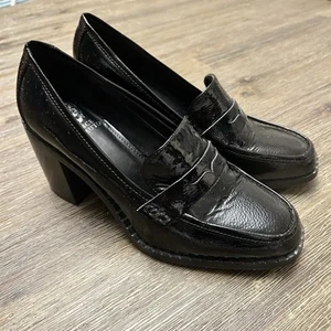Mocassino con tacco alto Vince Camuto nero in vernice Carigina, taglia 9 1/2 - Foto 1 di 13