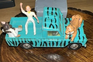 Original VINTAGE 60s Corgi Daktari TV show Land Rover Set W/ Tiger & 2 figures - Picture 1 of 7